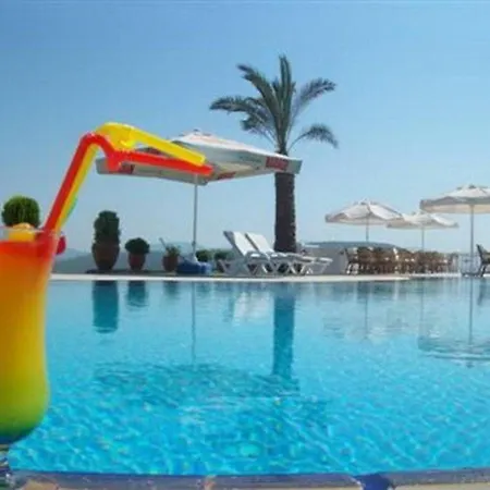 Stunning 4 Bedroom Private - With Pool * Milas
