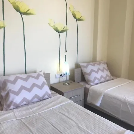Villa Stunning 4 Bedroom Private - With Pool *